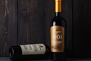 国外包装设计精致的WineStandard葡萄酒标签设计分享