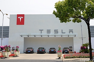 特斯拉(TESLA)车标的由来- 灵感