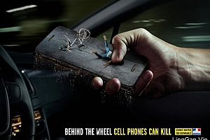 法国道路安全宣传平面广告设计:开车不玩手机- 灵感